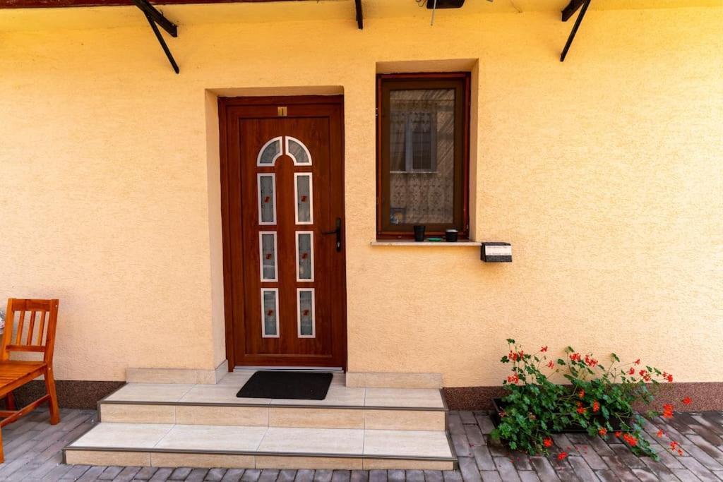 La Bebe 3 Lägenhet Hunedoara Exteriör bild