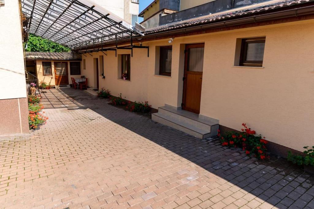 La Bebe 3 Lägenhet Hunedoara Exteriör bild